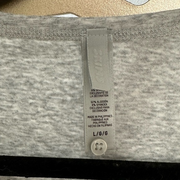 SKIMS gray Henley tee shirt with buttons - Picture 4 of 4